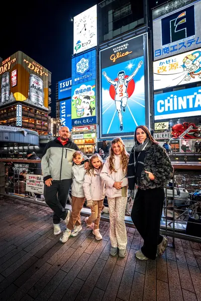 Family photoshoot in Osaka by Soh