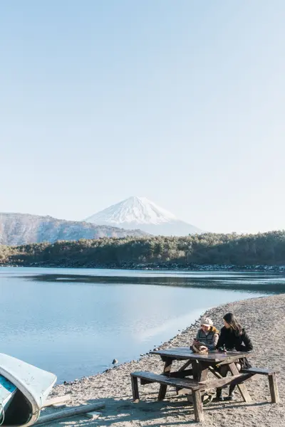 Friends Trip photoshoot on Lake Kawaguchi by Shiina A