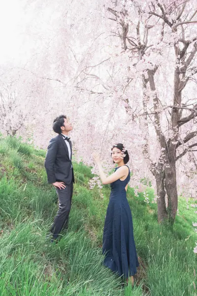 Couples photoshoot on Lake Kawaguchi by Shiina A