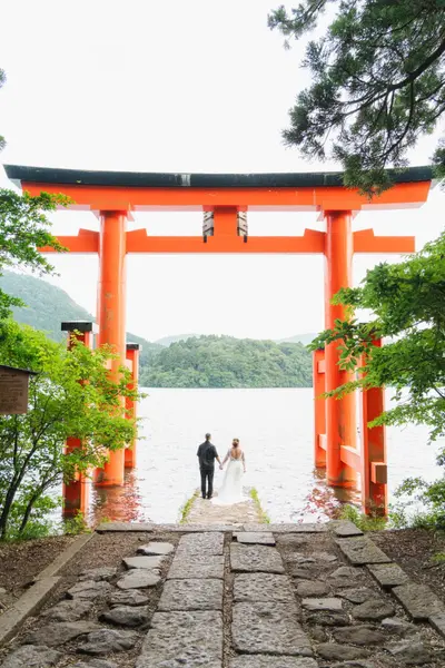 Wedding photoshoot in Hakone by Shiina A
