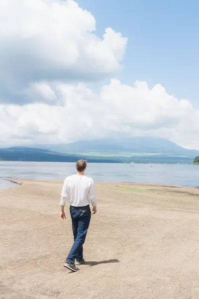 Friends Trip photoshoot on Lake Kawaguchi by Shiina A