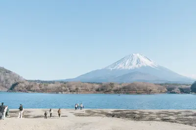 Friends Trip photoshoot on Lake Kawaguchi by Shiina A