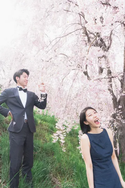 Couples photoshoot on Lake Kawaguchi by Shiina A