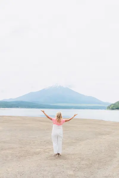 Solo Portrait photoshoot on Lake Kawaguchi by Shiina A