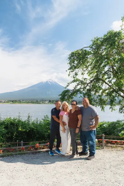 Friends Trip photoshoot on Lake Kawaguchi by Shiina A