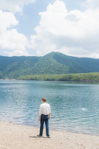 Solo Portrait photoshoot on Lake Kawaguchi by Shiina A