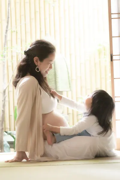 Maternity photoshoot in Kyoto by Bernard L