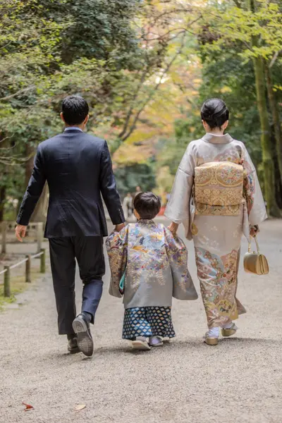 Family photoshoot in Kyoto by Bernard L