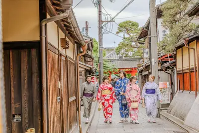 Friends Trip photoshoot in Kyoto by Bernard L