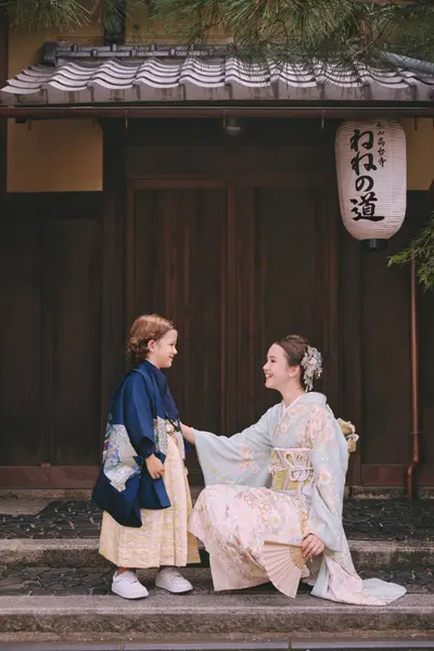 Family photoshoot in Kyoto by Sanbao Z