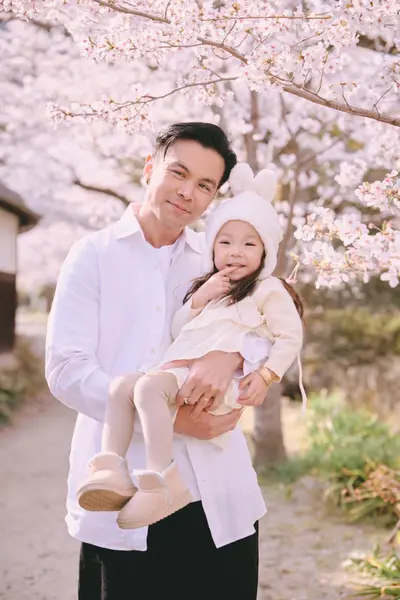 Family photoshoot in Kyoto by Sanbao Z