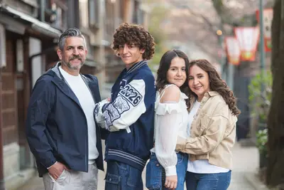 Family photoshoot in Kanazawa by Scott T
