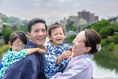 Family photoshoot in Kanazawa by Scott T